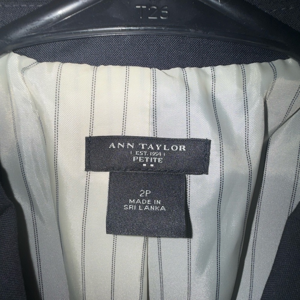 Black Ann Taylor blazer with two front pockets. 2p NWOT - Picture 6 of 11